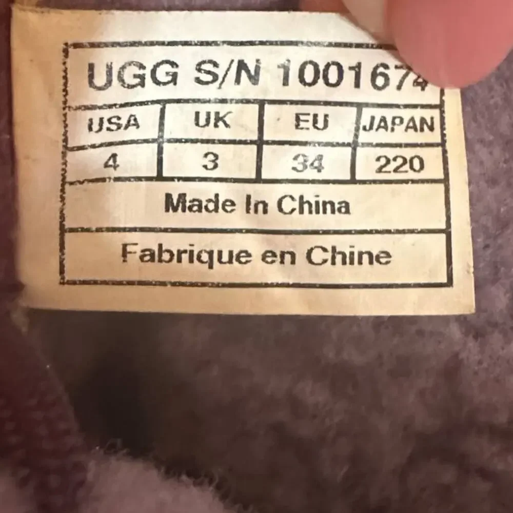 UGG Gir's Butte Boots sz 4 Snow Boots Insulated Winter Boots Waterproof